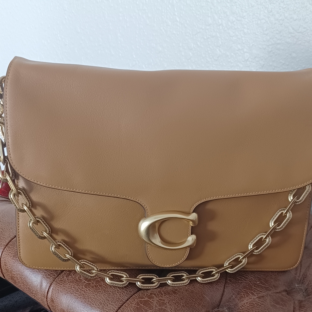 Coach Tan Leather Shoulder Bag with Gold Chain - Picture 2 of 8